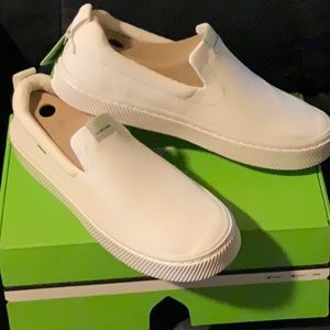 IBI Slip On White Knit Sneaker Women
Women's IBI SLIP-ON White Knit Sneaker